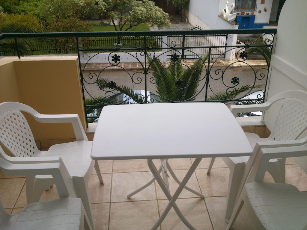 Vicky Rooms Paralia Dionysiou Room photo