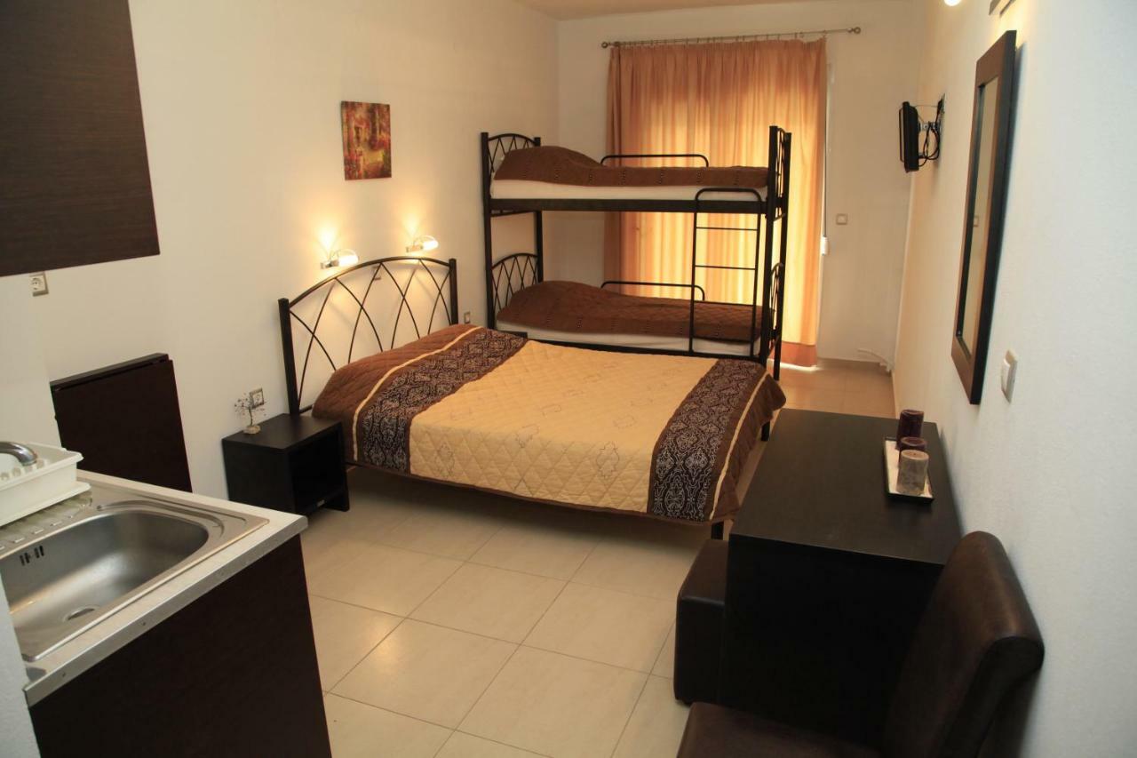Vicky Rooms Paralia Dionysiou Exterior photo