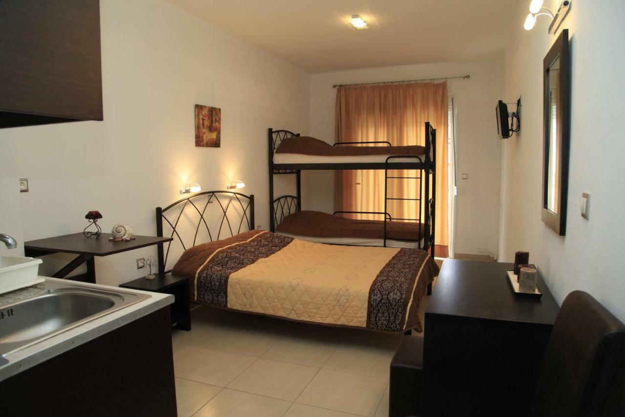 Vicky Rooms Paralia Dionysiou Exterior photo